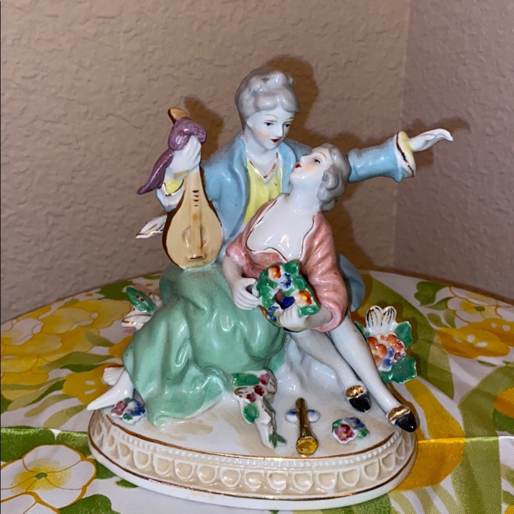 Hinode porcelain statue.